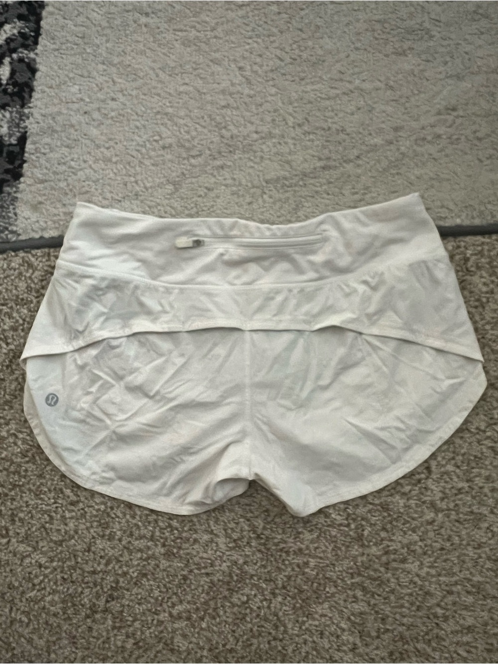 Lululemon Speed Up Mid Rise 2.5” Shorts White Women’s Size Regular 4